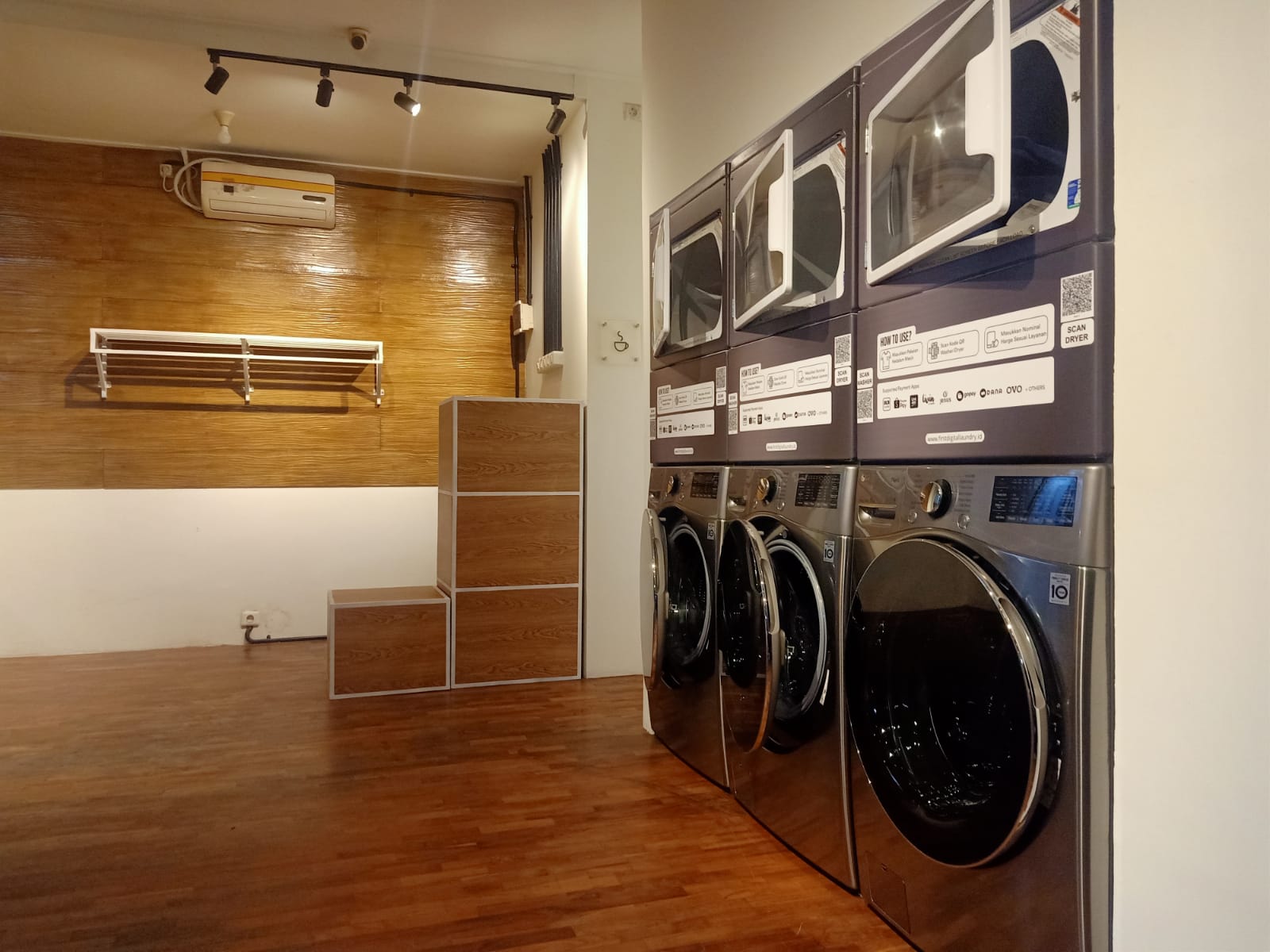 Dokumentasi outlet laundry self-service